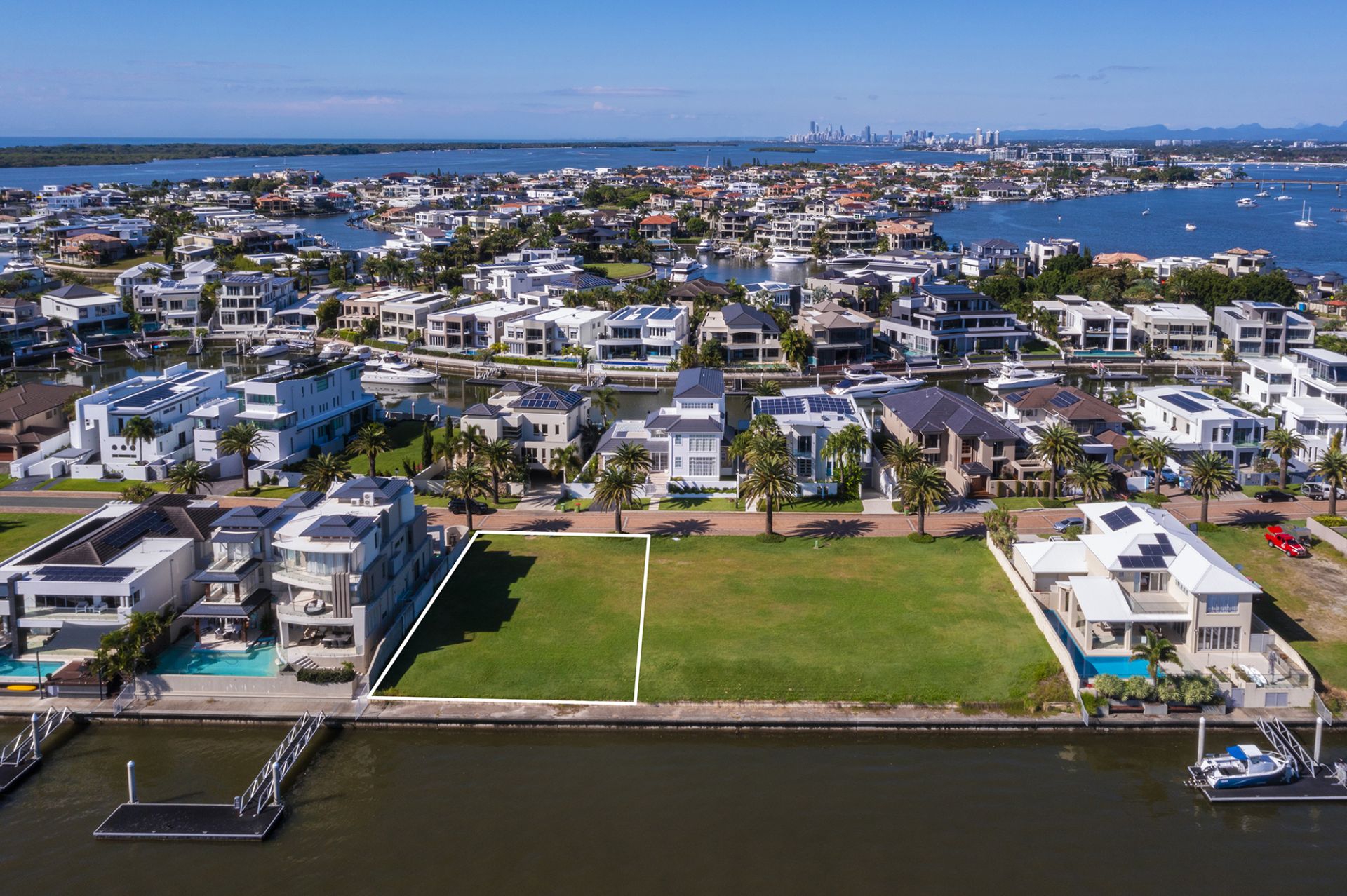 17 Knightsbridge Parade West, Sovereign Islands QLD 4216, Sovereign Islands - Thumbnail 3