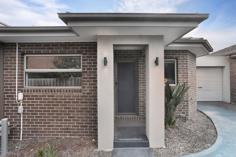 3/128 Rathcown Road, Reservoir