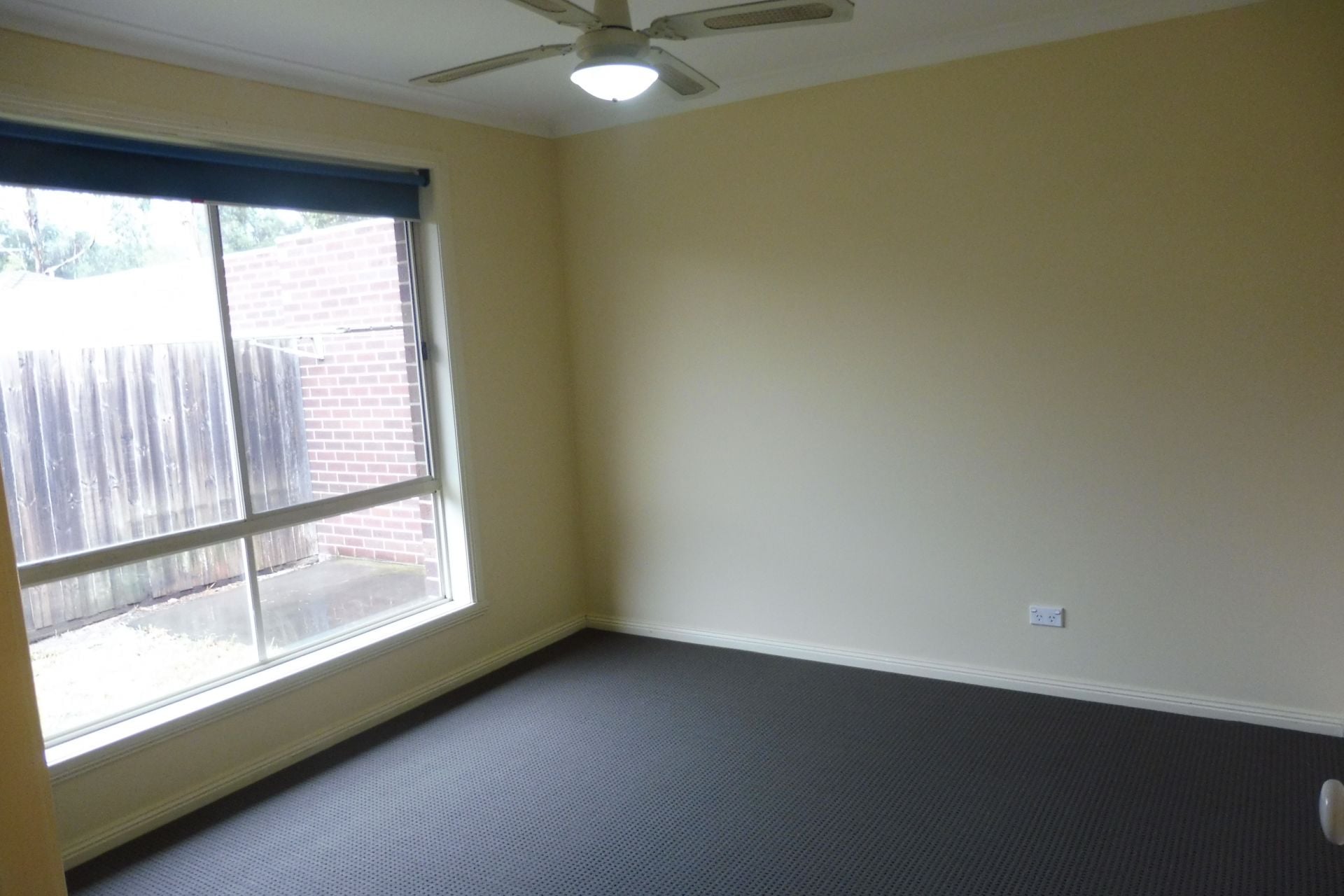 LOCATED CLOSE TO THOMASTOWN STATION
