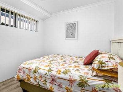 68 Mornington Crescent, Wandi