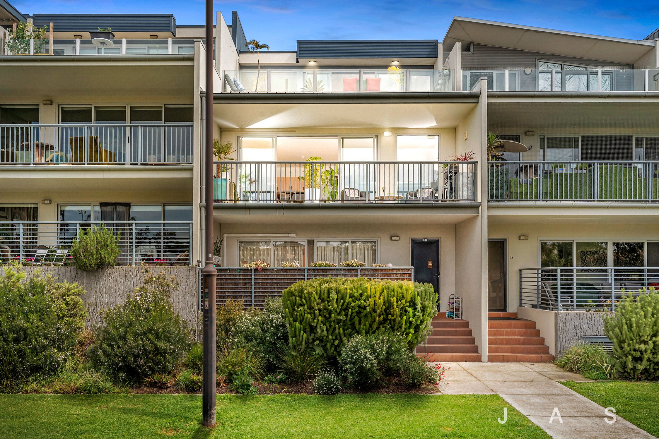 22/1 Saltriver Place Footscray VIC, Footscray - Thumbnail 2