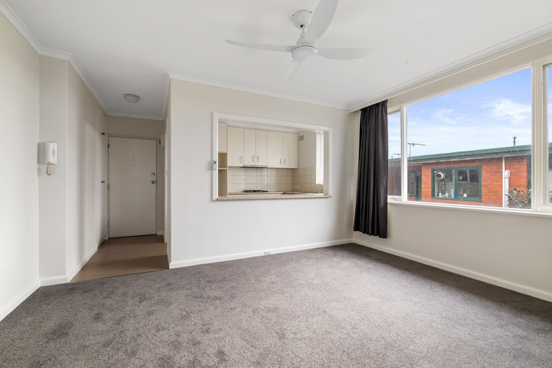 Modern Updated Apartment in a Prime Essendon Location