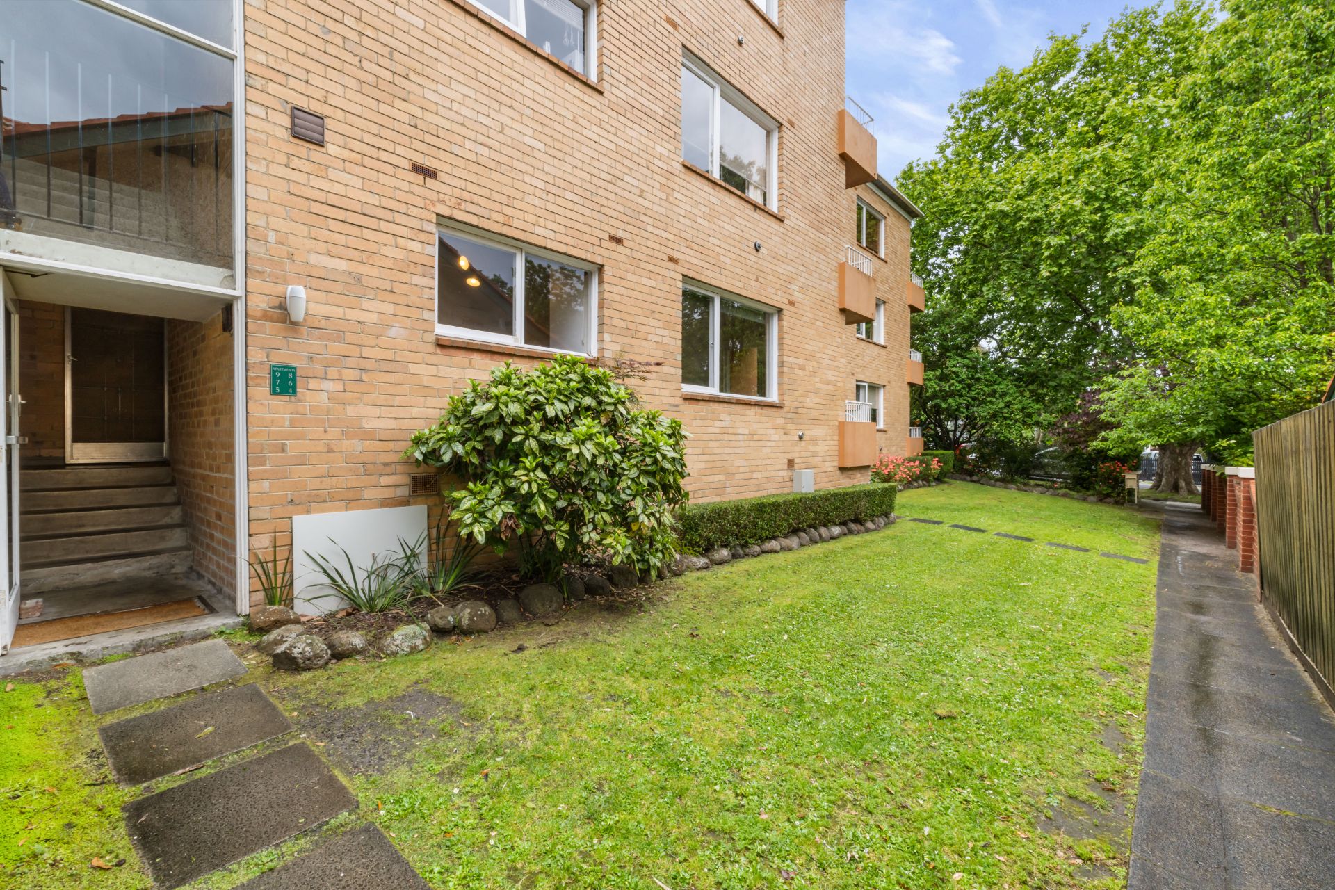 Contemporary Living in a Premium Ivanhoe Location