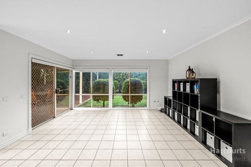 37 St Georges Avenue, Caroline Springs