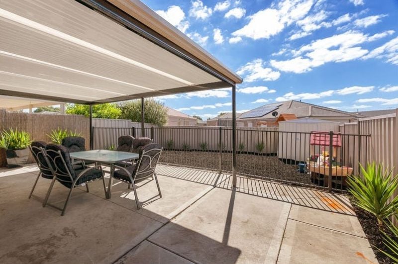 27 Shaftesbury Drive, Epping