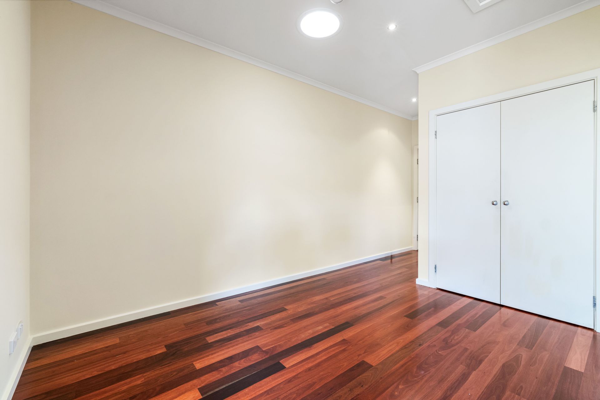 Spacious Dimensions In A Well-Connected Locale