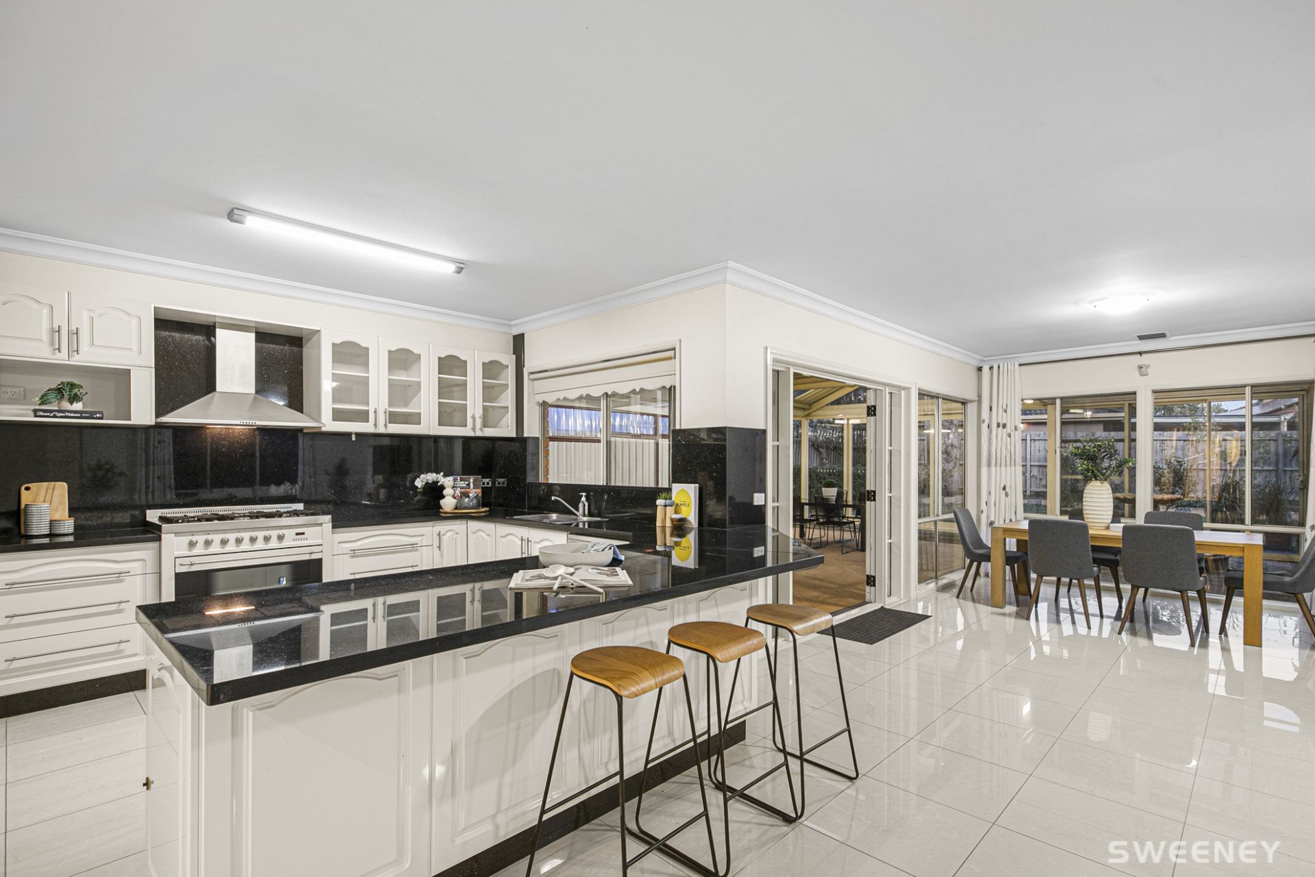 9 Markham Way, Altona Meadows - Thumbnail 3