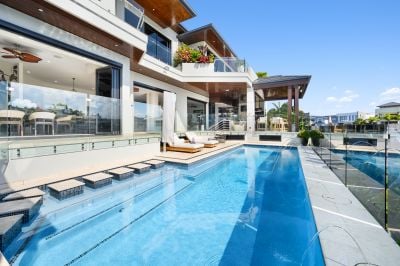 Exquisite Waterfront Entertainer – the Ultimate Resort-Style Oasis