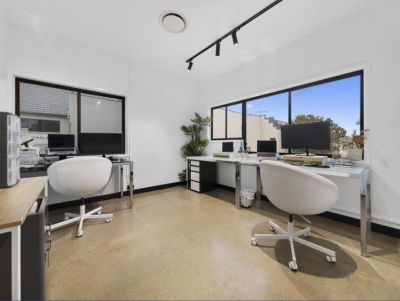 CENTRALLY LOCATED PLUG AND PLAY OFFICE!