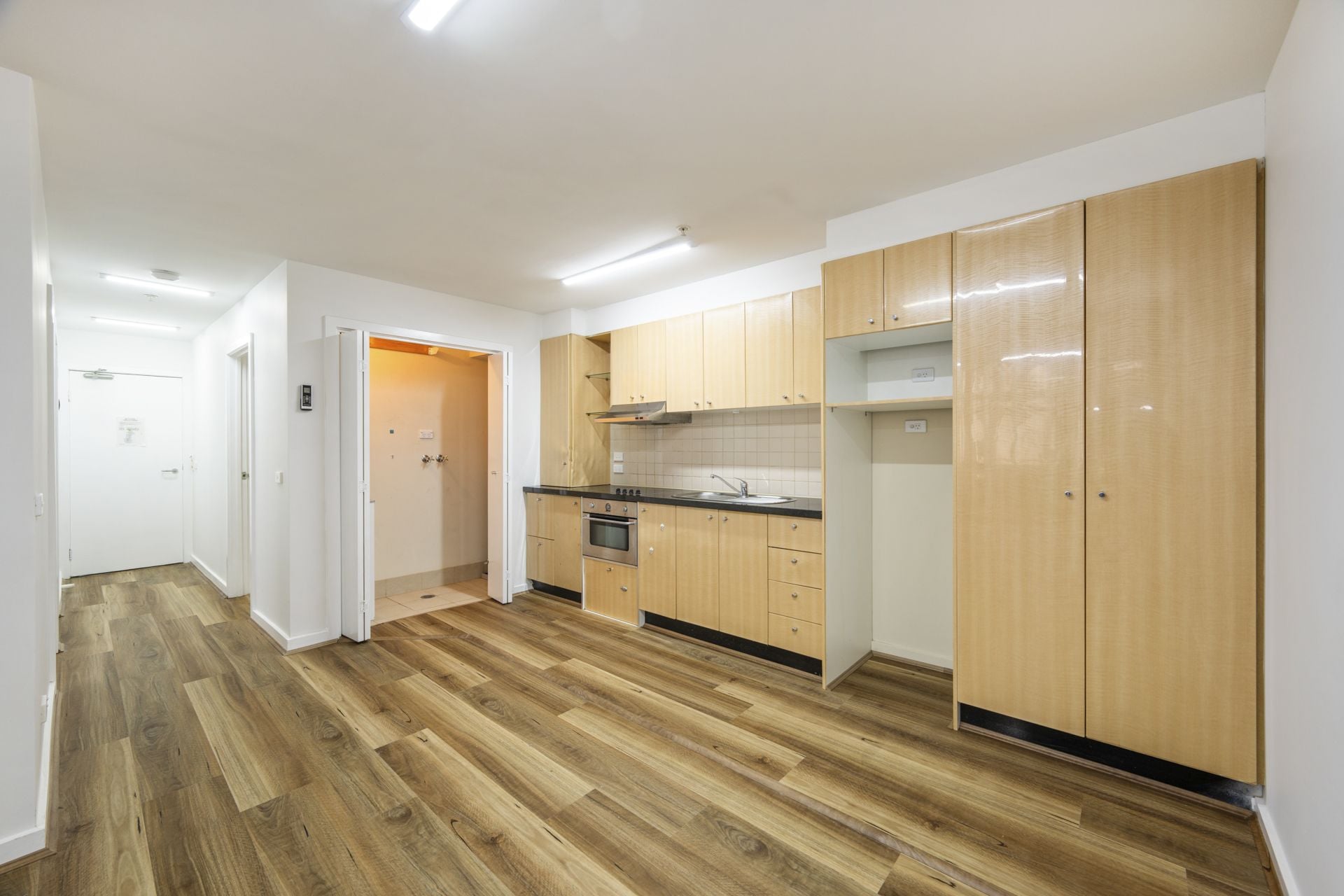 UPDATED APARTMENT IN THE MOUNT COOPER ESTATE