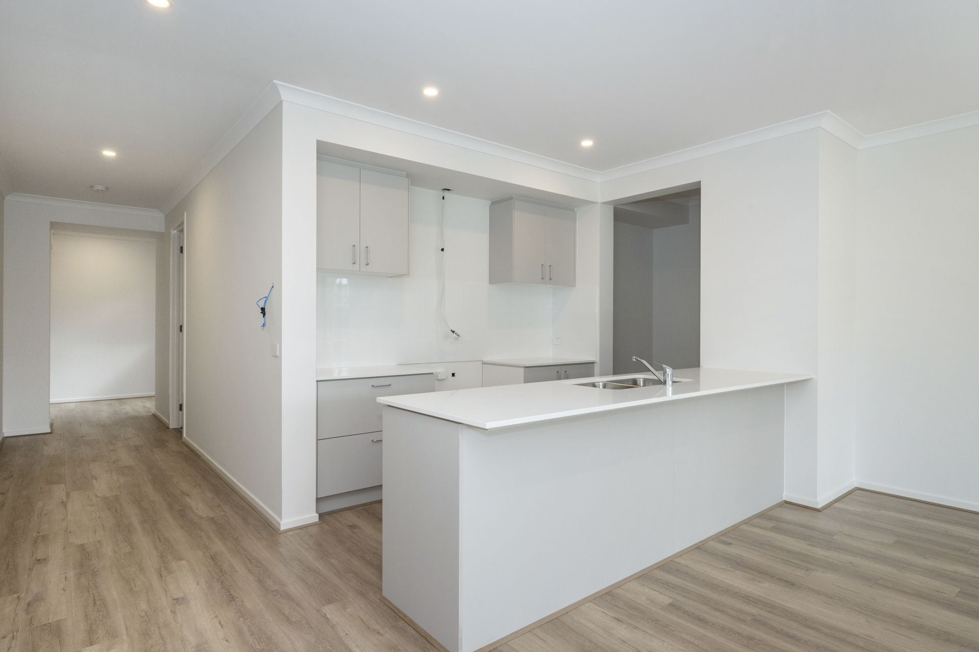 CONTEMPORARY COMFORT MEETS CONVENIENCE
