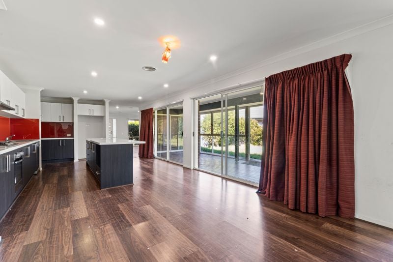 34 Saltbush Crescent, Craigieburn