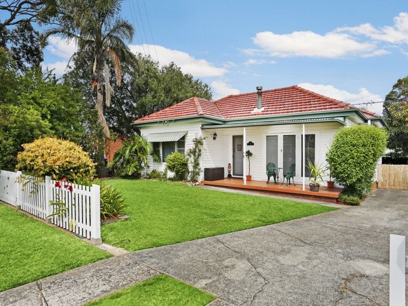 15 Combara Avenue CARINGBAH 2229
