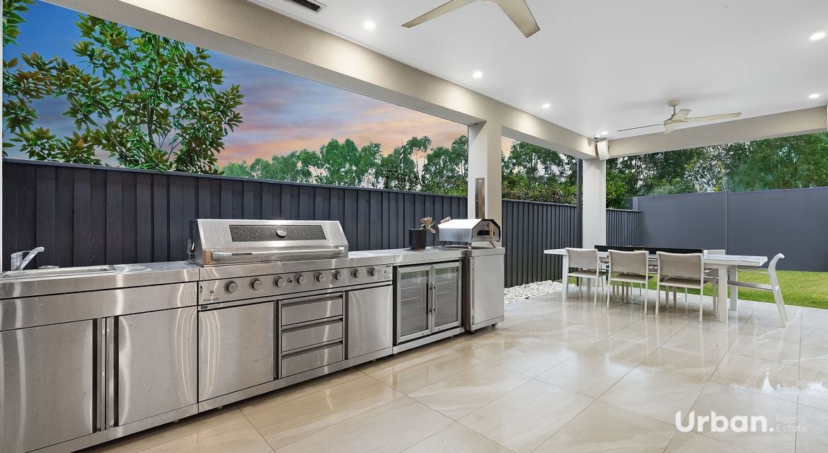 Colebee 65 Coronato Parade