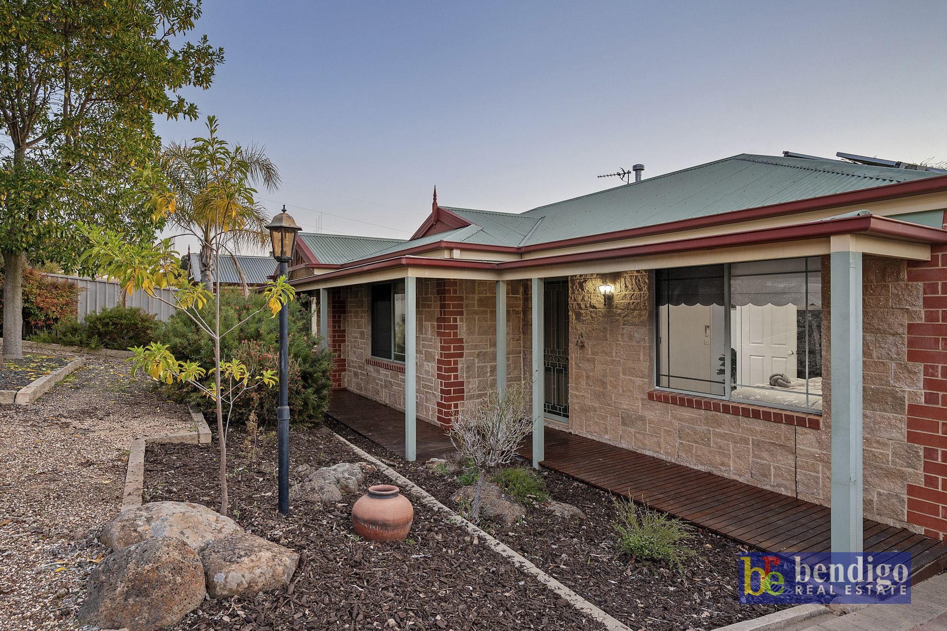 9 Davey Close Flora Hill VIC, Hill - Thumbnail 2