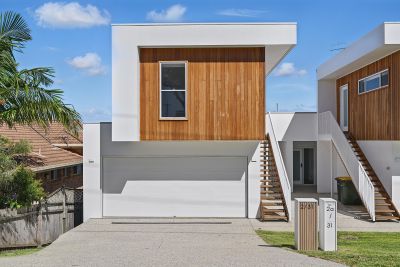 BRILLIANT TOWNHOUSE!