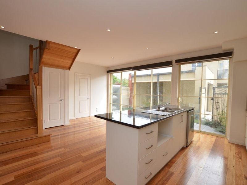 2/126 Blackwood Street Yarraville VIC, Yarraville - Thumbnail 2