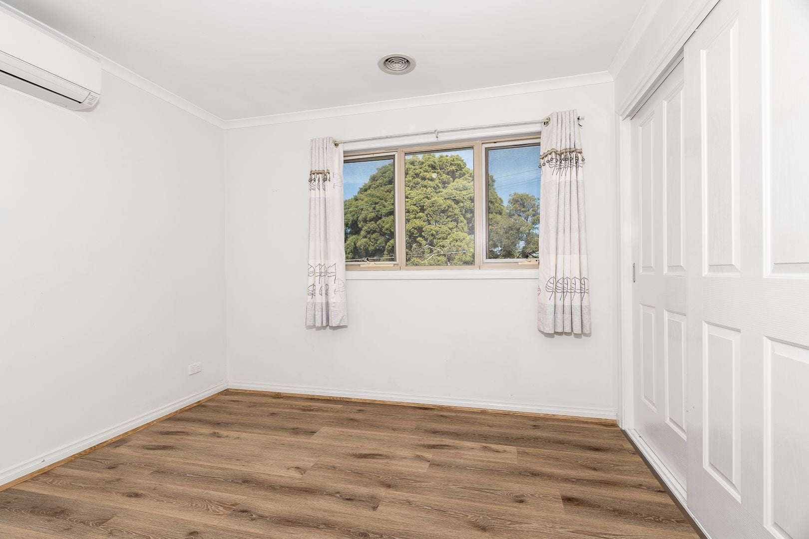 Stylish Two-Bedroom Townhouse in Convenient Reservoir Location