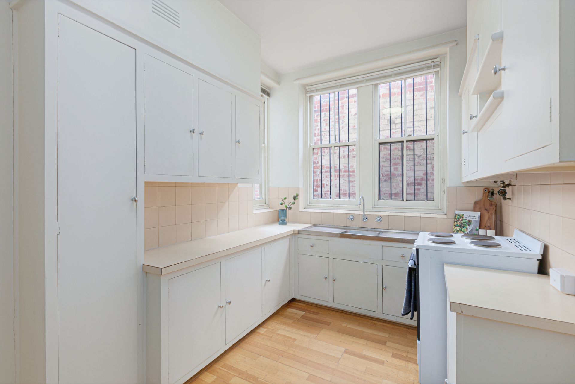 2/6 Mona Place, South Yarra, South Yarra - Thumbnail 2