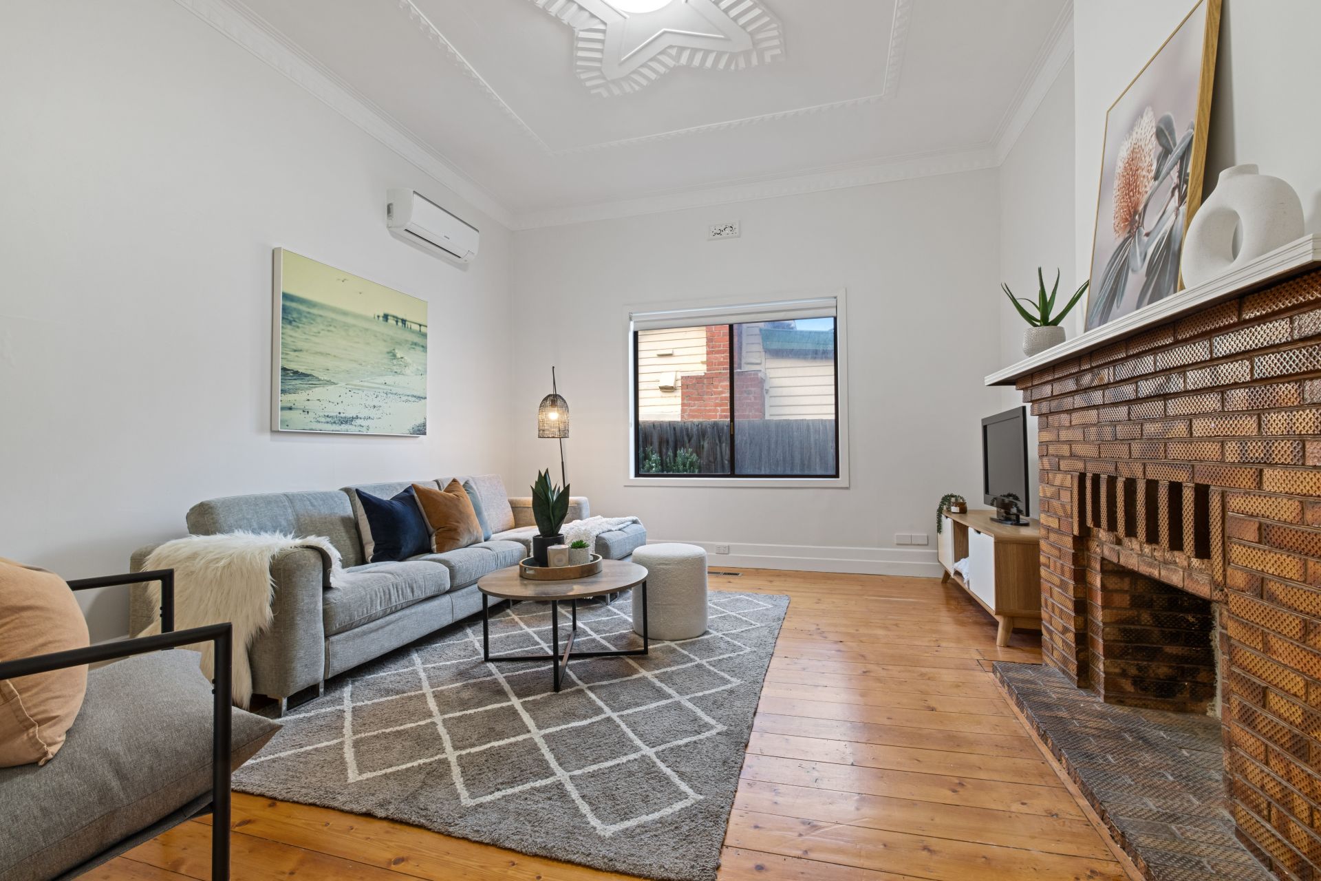 Central Position, Full Of Charm