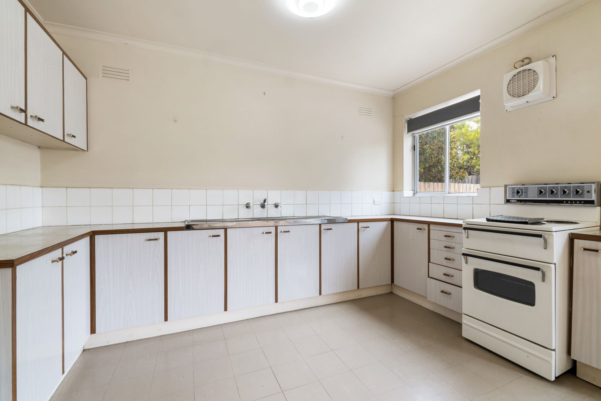SPACE LIGHT AND COMFORTABLE LIVING IN A SUPERB LOCATION