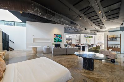 STUNNING INNER CITY SHOWROOM WITH HIGH CEILINGS