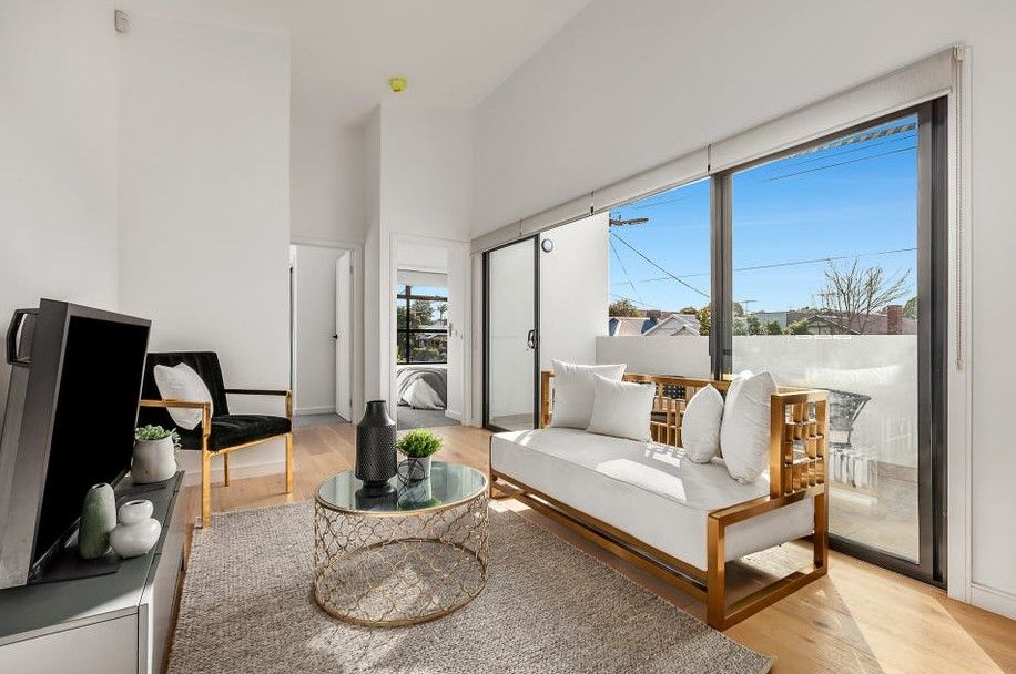 Stunning Apartment with Entertainers' Balcony
