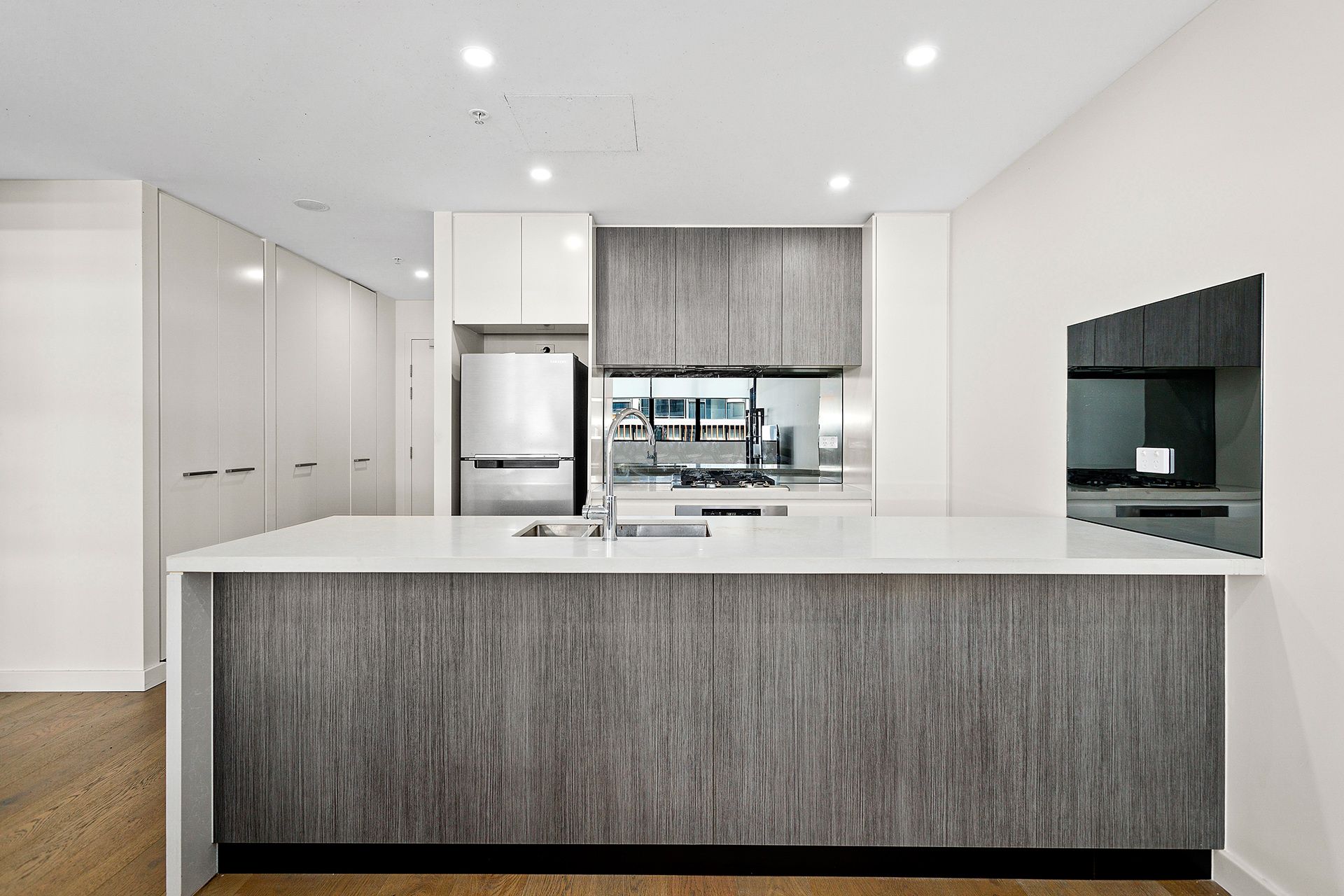 304/15 Garrigarrang Avenue Kogarah NSW, Kogarah - Thumbnail 2