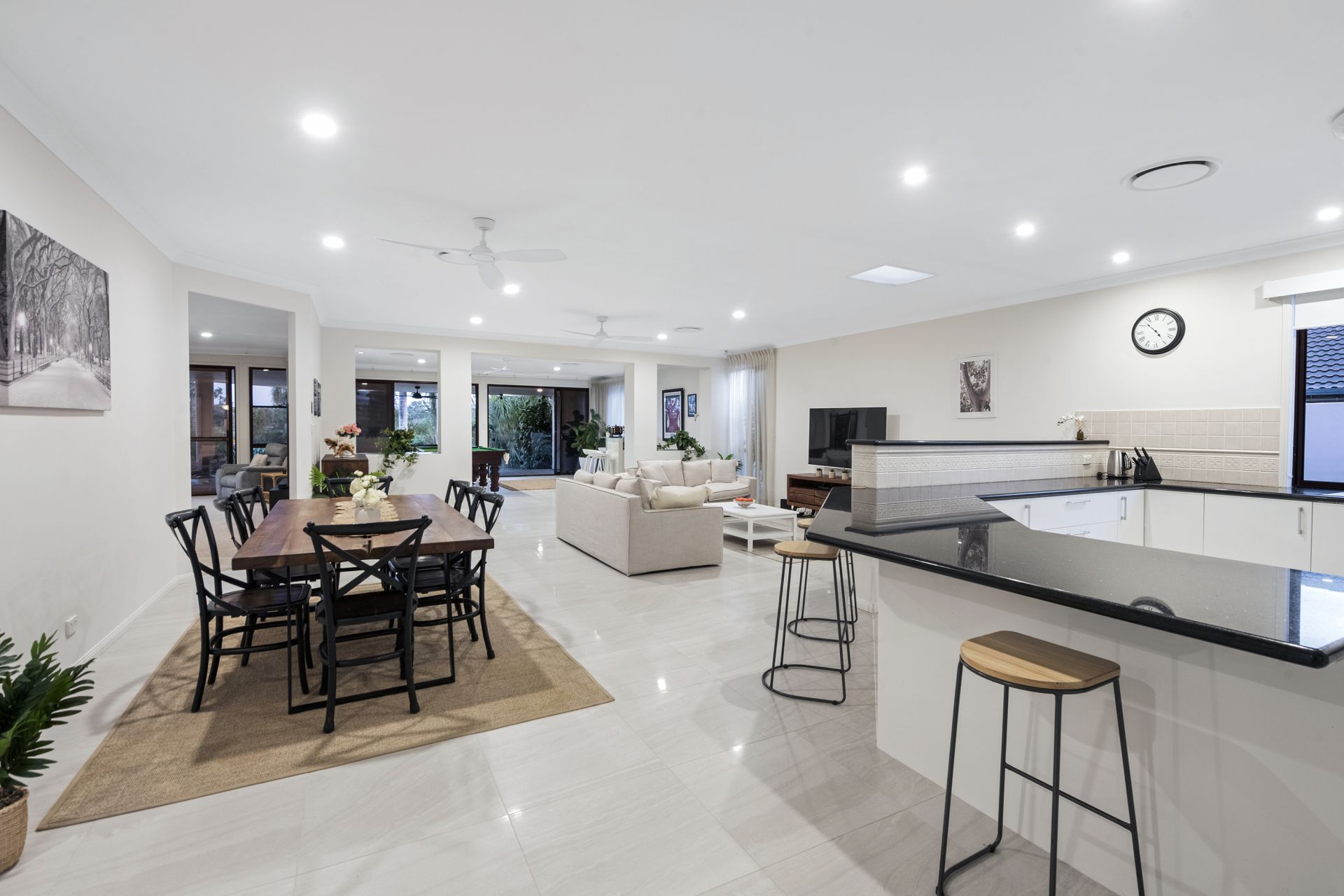 28 Kawana Crescent, Ashmore - Thumbnail 2