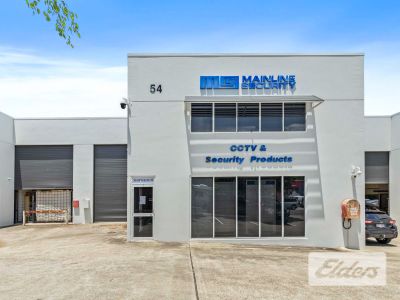 TIDY OFFICE/WAREHOUSE IN EAST BRISBANE WITH 6 CARS!