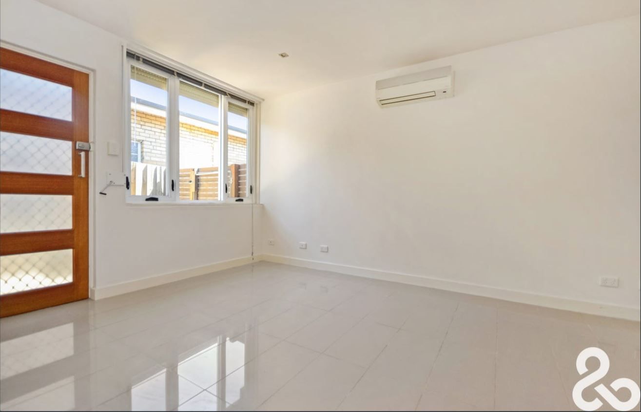 Stylish Renovated Unit in Prime Location – Walk to Northland - Water Usage Included!