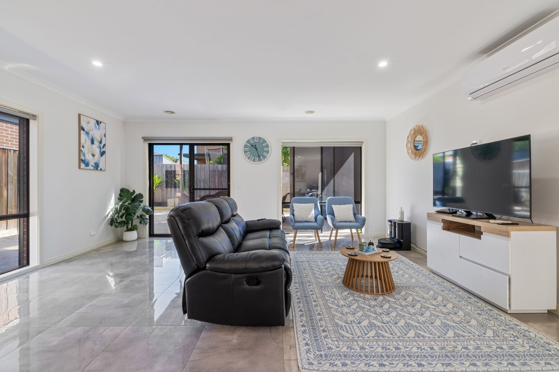 Stylish Family Comfort With Alfresco Appeal