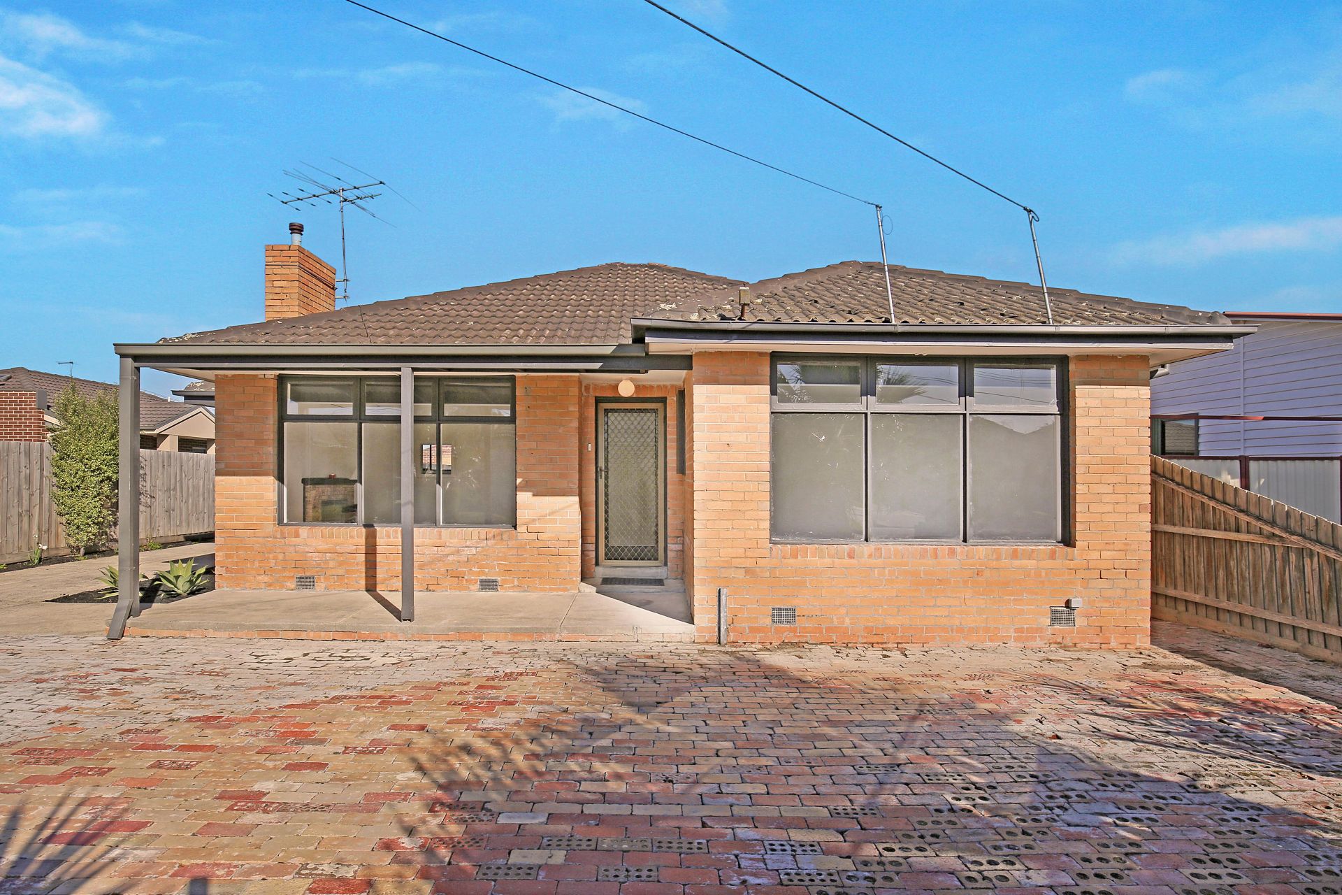 Carefree Contemporary Living On Cypress!