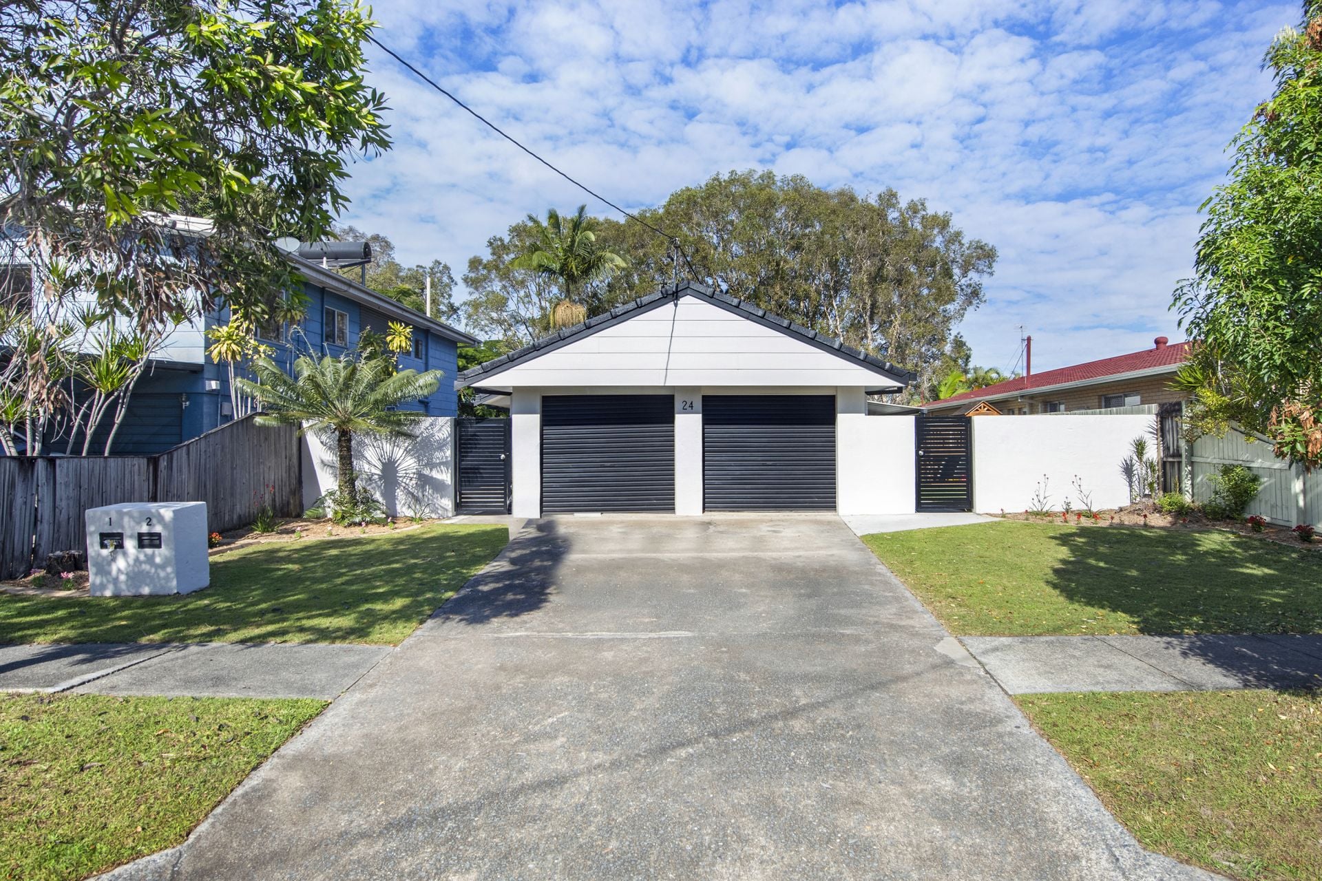1&2/24 Bruce Avenue, Paradise Point - Thumbnail 2