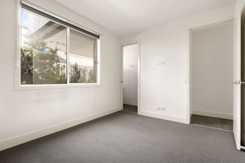 2/13 Erskine Avenue, Reservoir