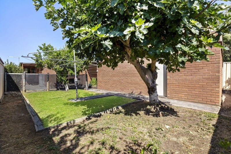 24 Legh Street, Reservoir