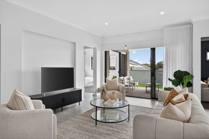 Immaculate Luxury: Seamless Indoor-Outdoor Living