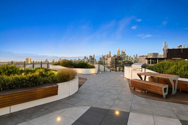 709/12 Queens Road, Melbourne