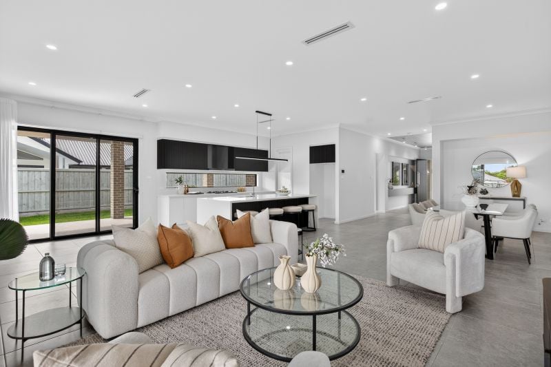 Immaculate Luxury: Seamless Indoor-Outdoor Living