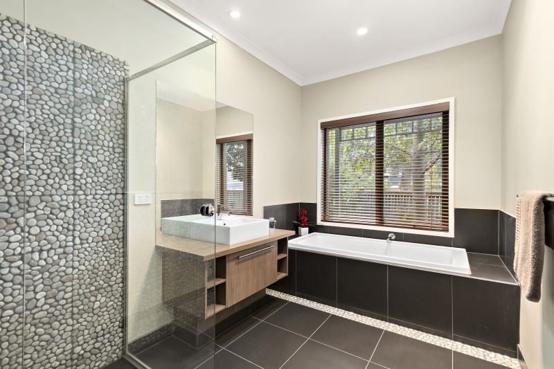 13 Woodcutters Grove, Epping