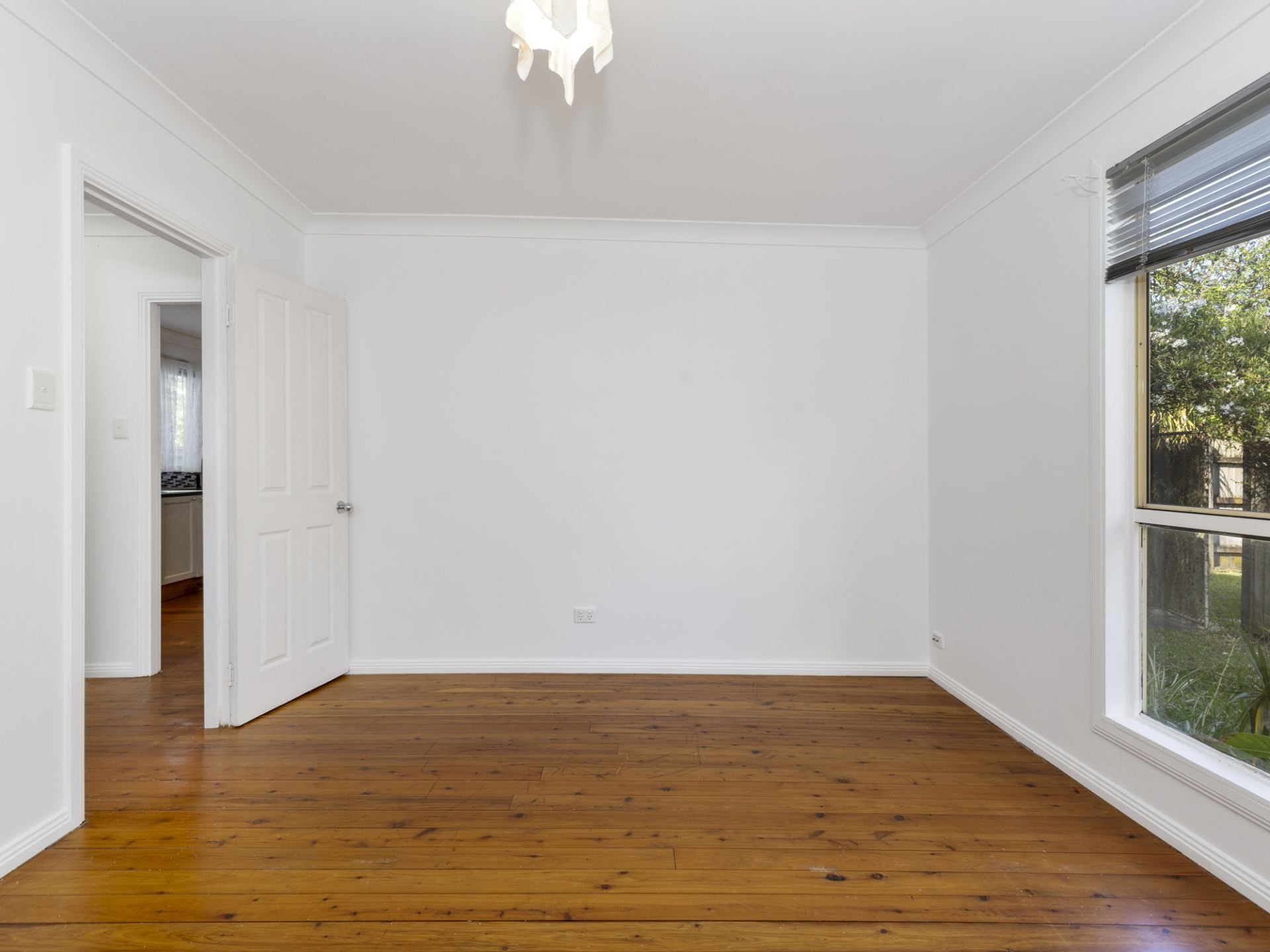 29B Windsor Road, Berkeley Vale, Berkeley Vale - Thumbnail 4