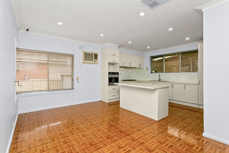 10 Catalina Drive, Thomastown