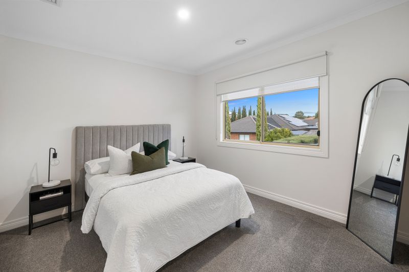 12 Lake Eyre Place, Caroline Springs