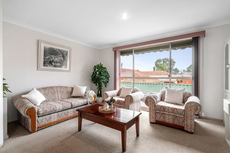 4 Silvertop Court, Mill Park