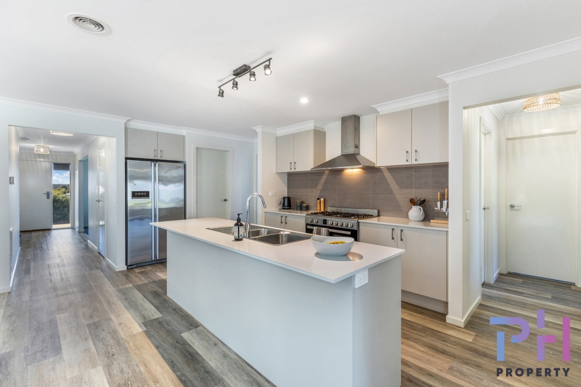 18 Ashbourne Way KANGAROO FLAT VIC, Kangaroo Flat - Thumbnail 2