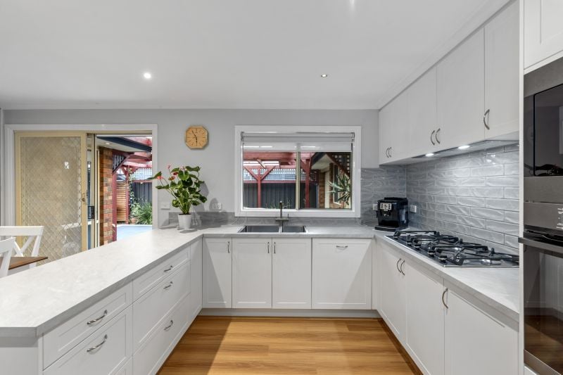 16 Middle Court, Thomastown