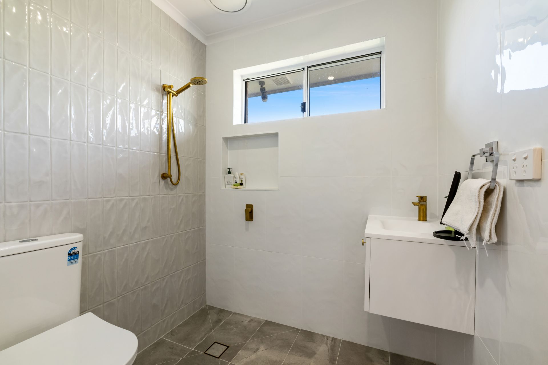 Fully Renovated 3 Bedroom Home- Comfort Style & Convenience!