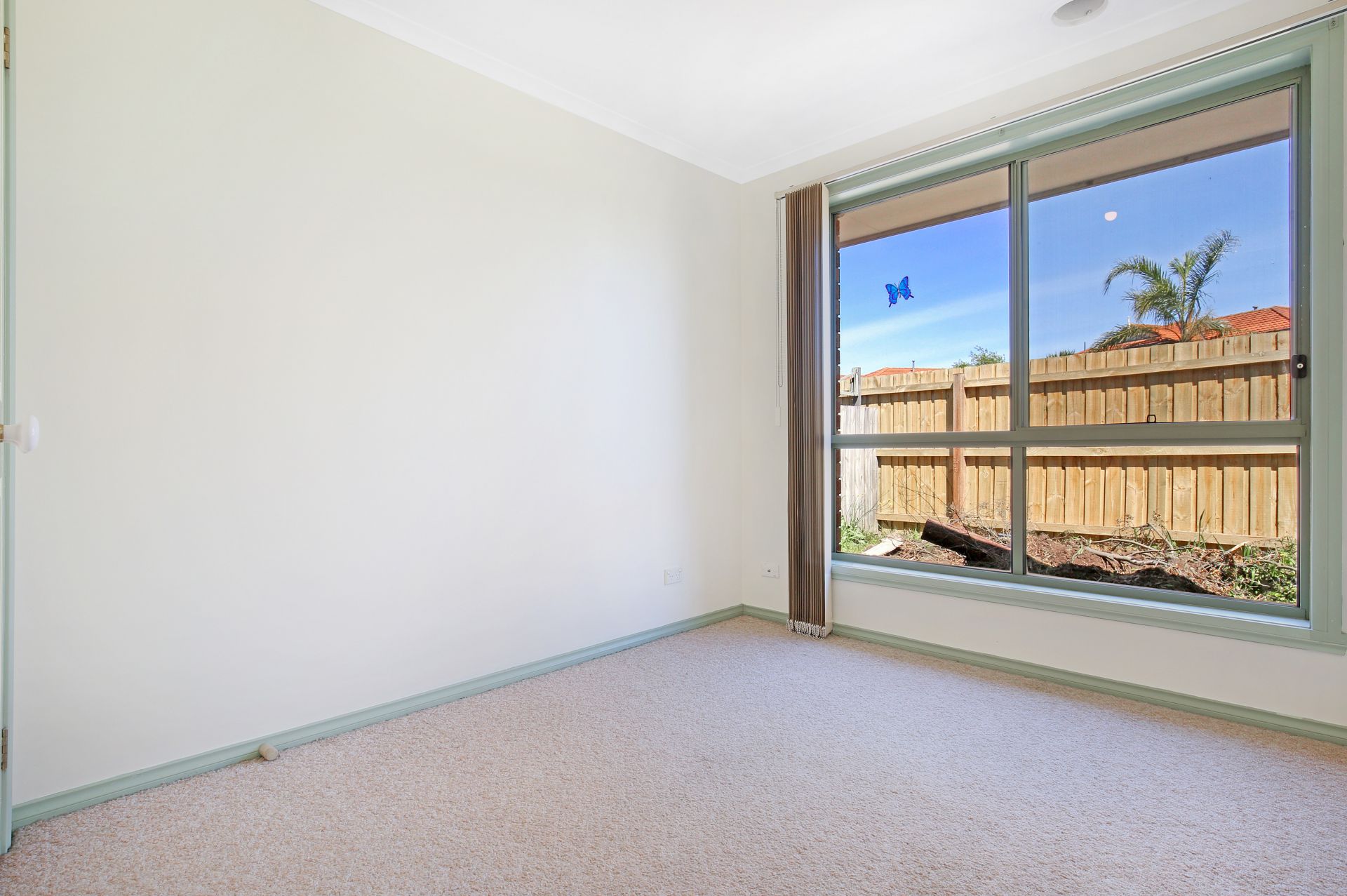 QUIET COURT LOCATION...CONVENIENTLY LOCATED!