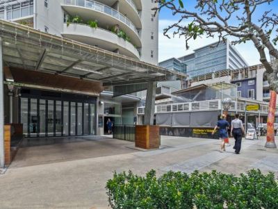 FITTED COMMERICAL KITCHEN IN THRIVING RETAIL PRECINCT