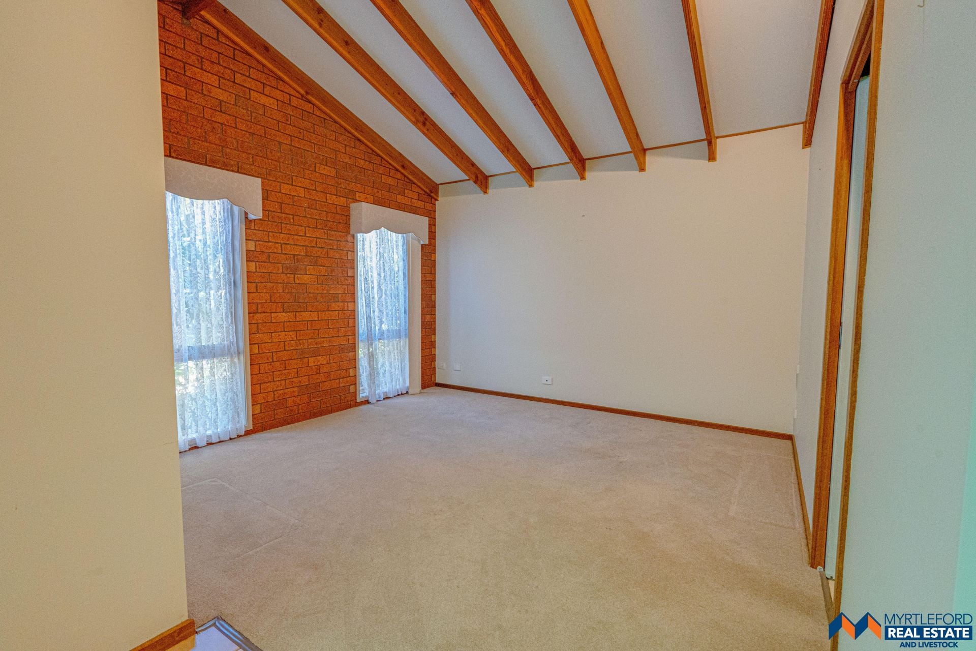 1 Milne Avenue, MYRTLEFORD, Myrtleford - Thumbnail 6